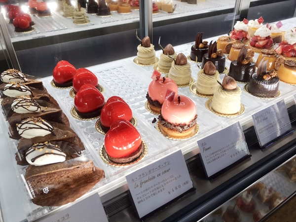 パティスリー ウ アルブル 和歌山店 和歌山市ケーキ屋さん カフェ 可愛いケーキ テイクアウト イートインも楽しめます